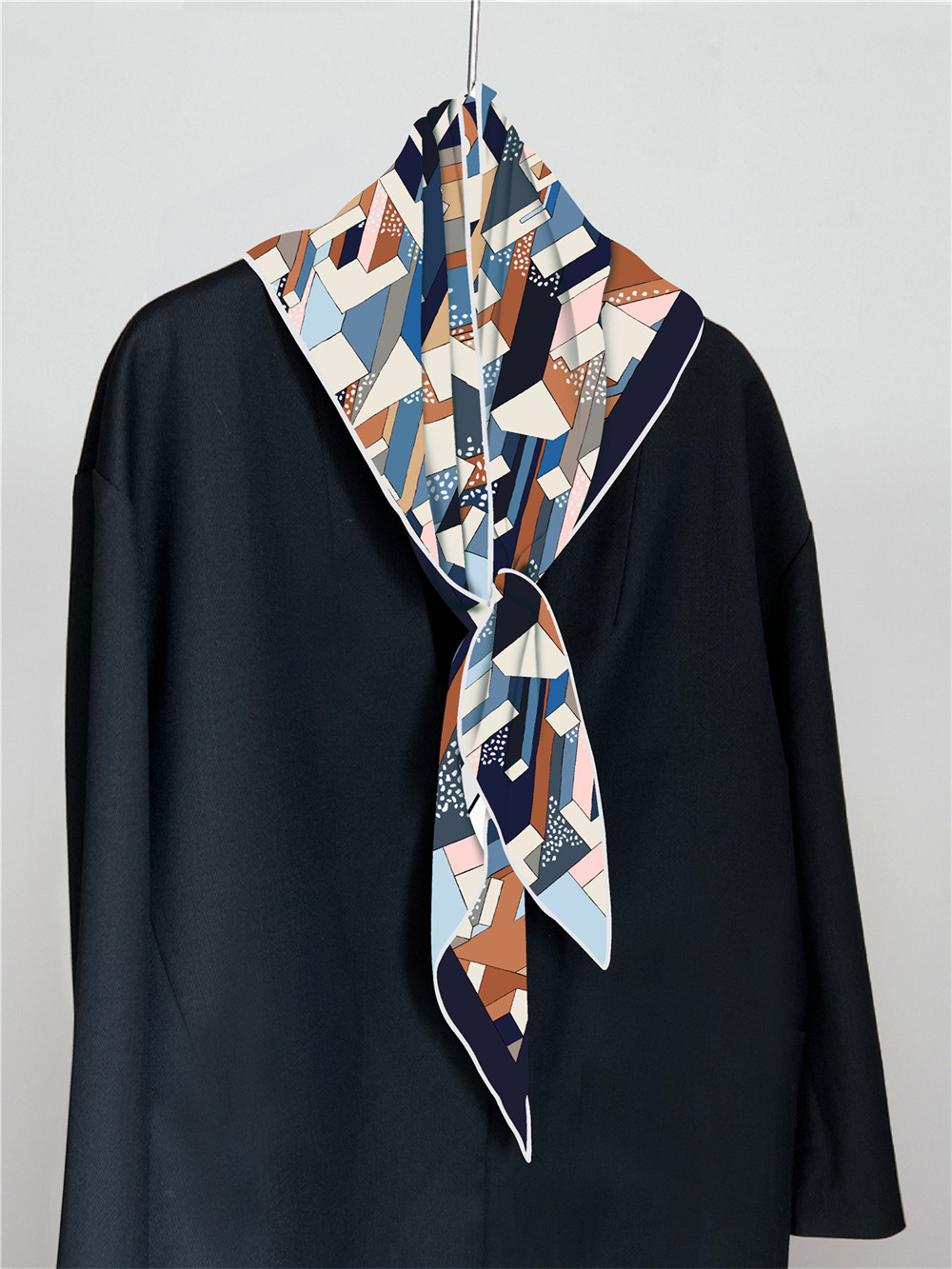 Large Triangle Shape Silk Scar - Luxury Bags Hong Kong 评论和价格