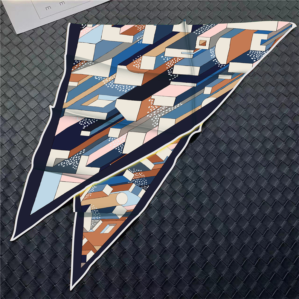 Large Triangle Shape Silk Scar - Luxury Bags Hong Kong 评论和价格